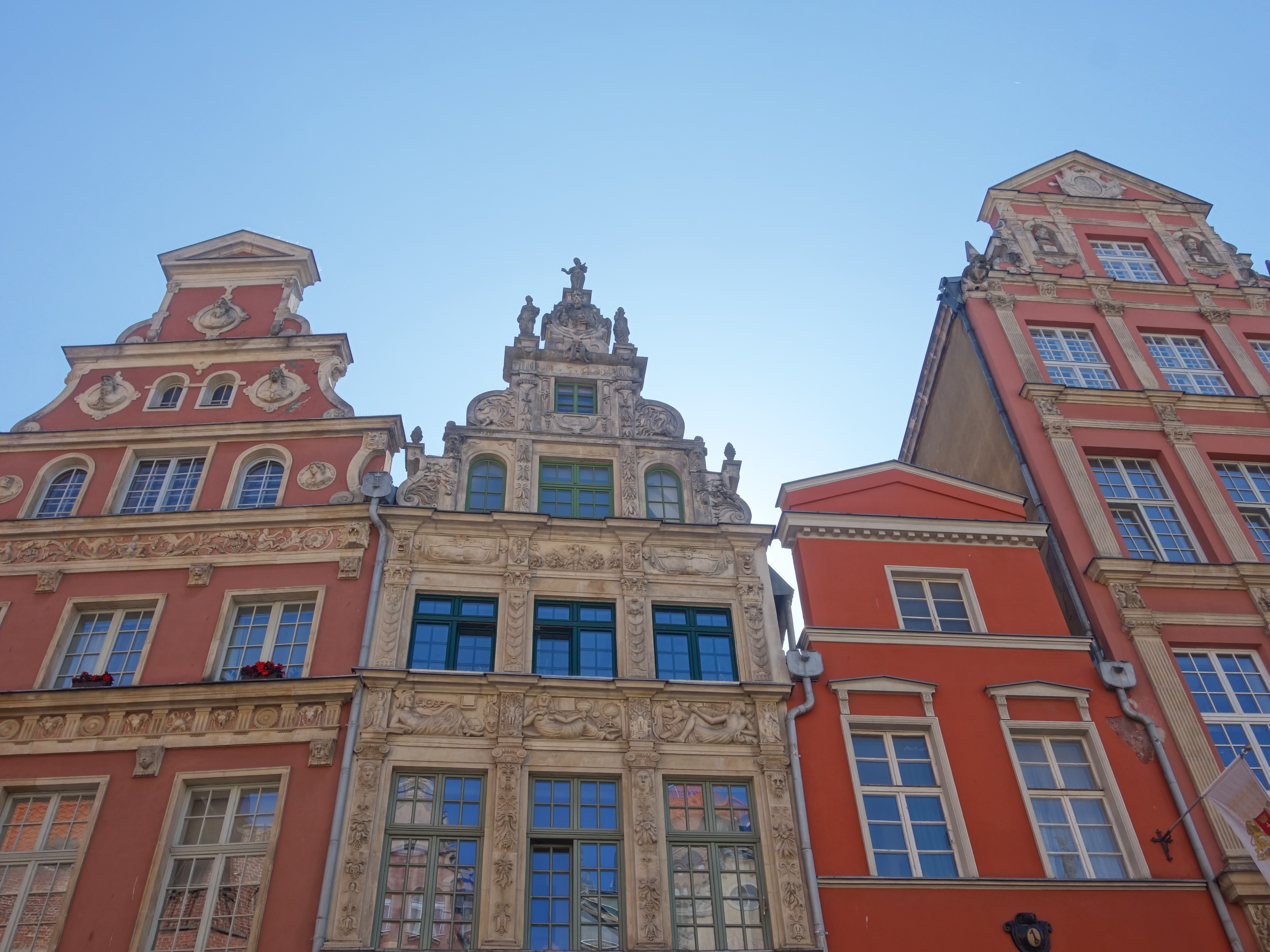 7 typów architektury w Gdańsku (co wyrażają i jaki mają przekaz?) – miejskie inspiracje #107